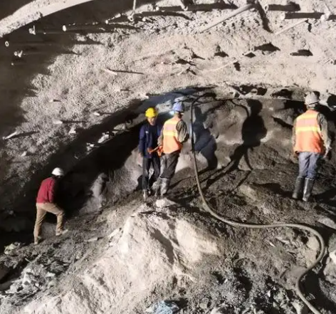 郾城拱顶带模注浆料的施工流程及注意事项